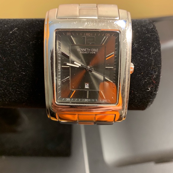 A Reaction watch by Kenneth Cole - Picture 2 of 3